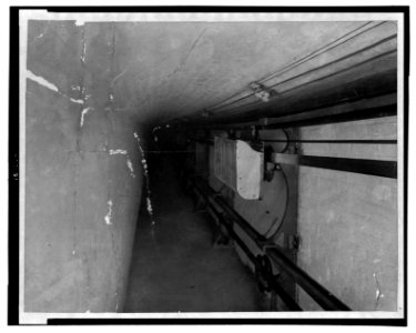 Library of Congress-Book conveyors LCCN96525712 photo