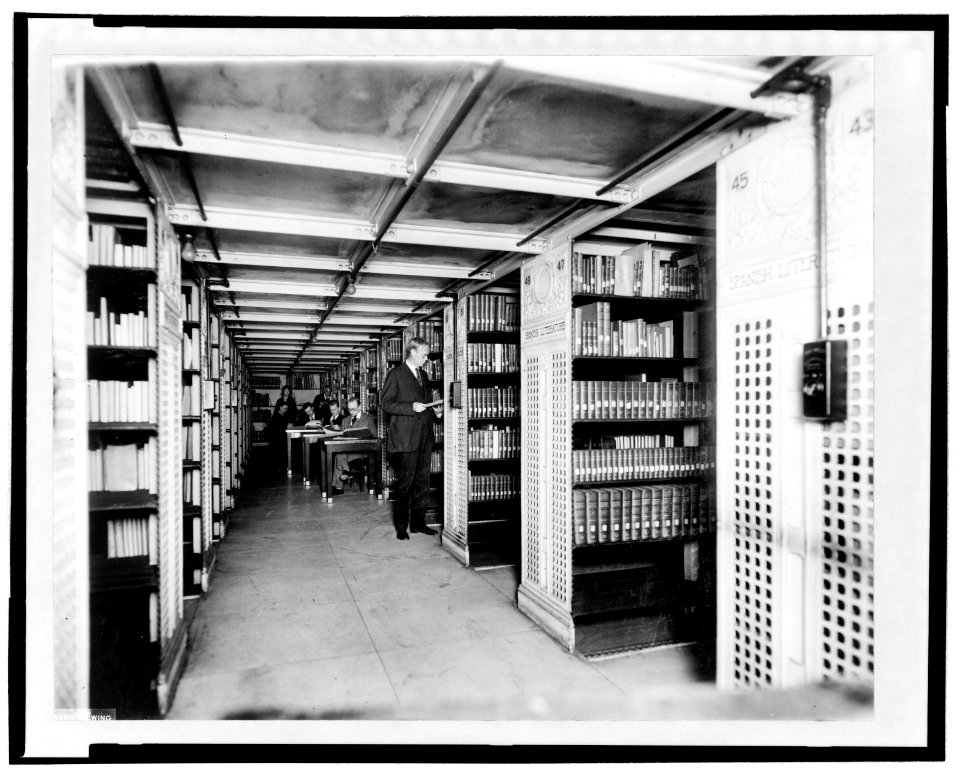 Library of Congress. Interior. Book stack LCCN2005681088