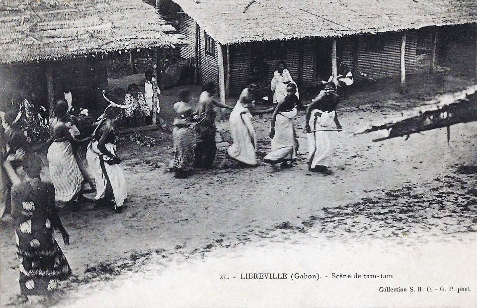 Libreville (Gabon)-Scène de tam-tam