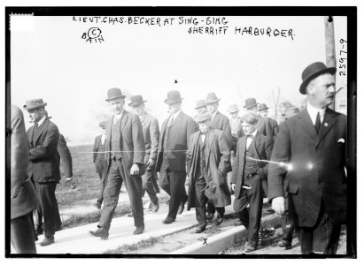 Lieut. Chas. Becker at Sing-Sing, Sheriff Harburger LCCN2014691935