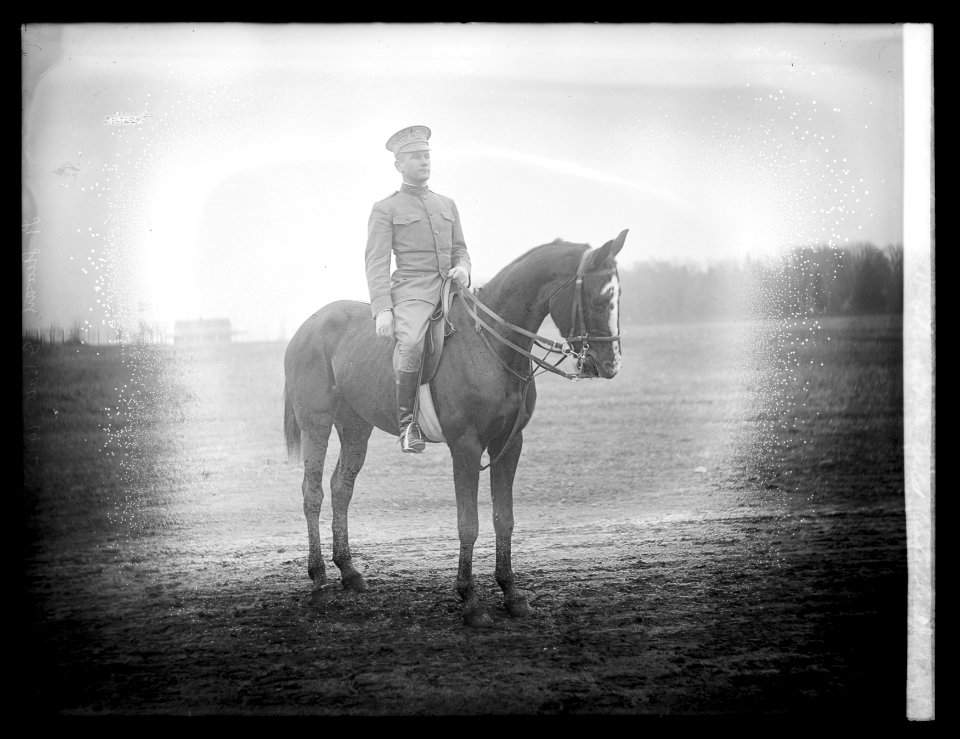 Lieut. Fred'k W. Stewart, Field Artillery LCCN2016826109