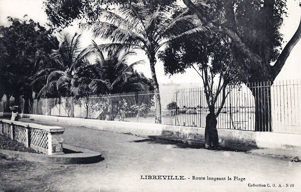 Libreville-Route longeant la plage