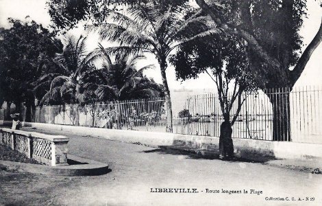 Libreville-Route longeant la plage photo