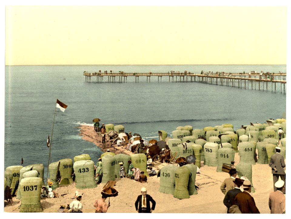 Life on the sands, the pier, Norderney, Germany-LCCN2002713749