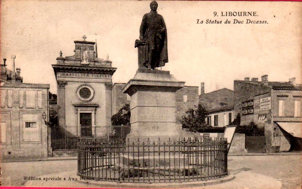 Libourne Place Decazes Statue 12