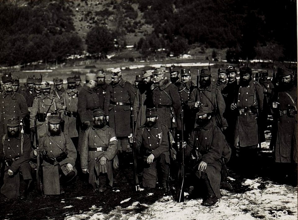 Lienz, Exzellenz von Roth bei den Passeier - Standschützen, 3.11.1916. (BildID 15580463)