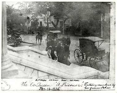 Liliuokalani entering palace for trial of 1895 (PP-98-12-011)