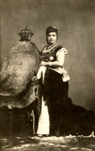 Liliuokalani, photograph by A. A. Montano (PP-98-10-019)
