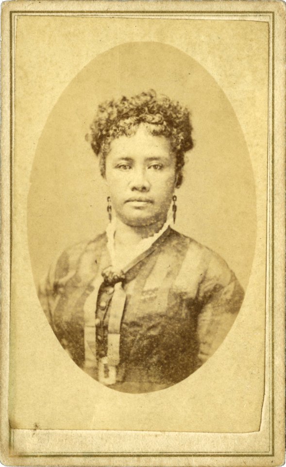 Liliuokalani, photograph by Menzies Dickson, National Library of New Zealand