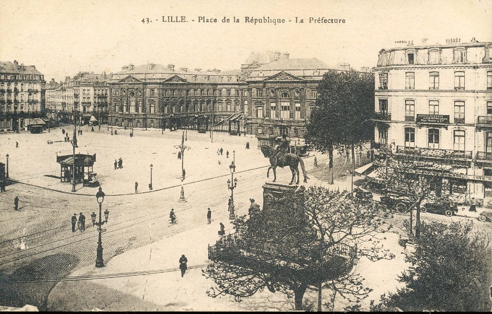 Lille - 43 - Place de la République - La Prefecture