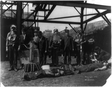 Life saving apparatus in use at coal mine, La Salle, Ill. LCCN2007675589