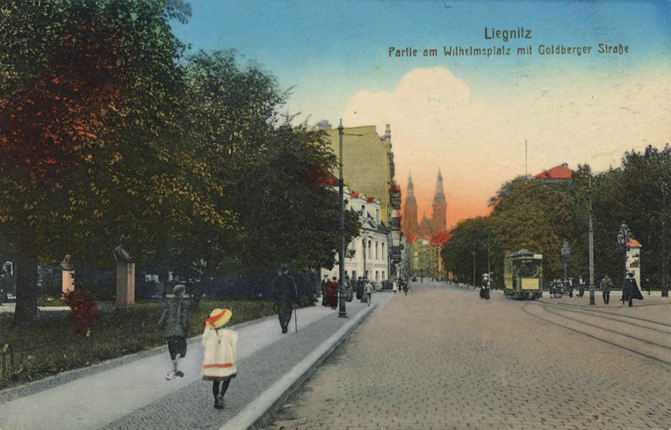 Liegnitz, Schlesien - Wilhelmsplatz mit Goldberger Straße (Zeno Ansichtskarten)