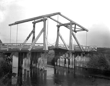 Lifting bridge at Cottingwith YORYM-S34 photo