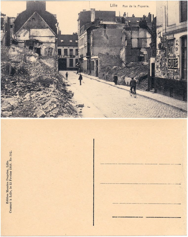 Lille — Rue de la Piquerie après le siège de Lille d'octobre 1914. v°-r°