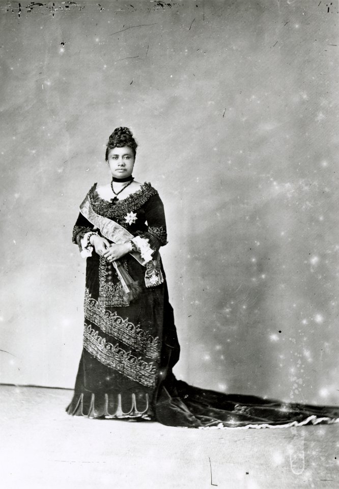 Liliuokalani, photograph by Menzies Dickson (PP-98-10-017)
