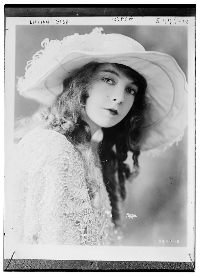 Lillian Gish, 6-29-21 LCCN2014712807
