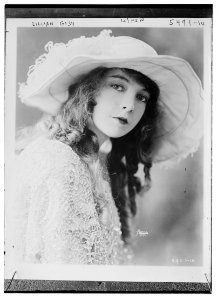 Lillian Gish, 6-29-21 LCCN2014712807