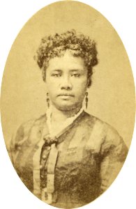 Liliuokalani, photograph by Menzies Dickson, National Library of New Zealand (oval crop) photo