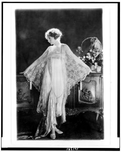 Lillian Gish, full-length portrait, standing, facing left, wearing pink morning gown of chiffon and lace) - Photo by Bain News Service, New York LCCN90710959