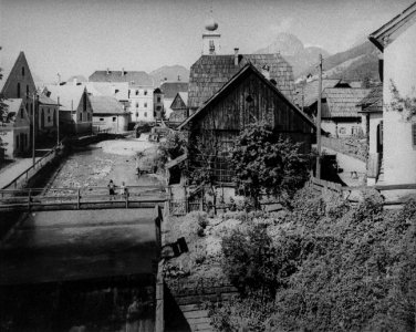 Liezen, Häuserzeile am Phyrnbach - 1909 photo