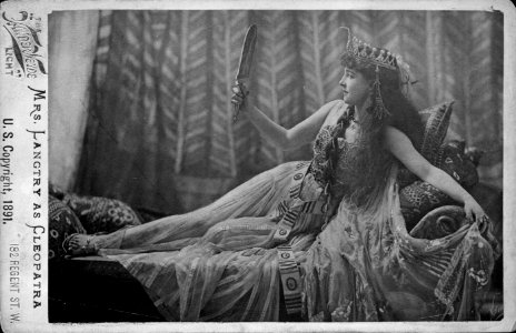 Lillie Langtry as Cleopatra, full-length portrait, lying on sofa and looking in mirror LCCN98504776