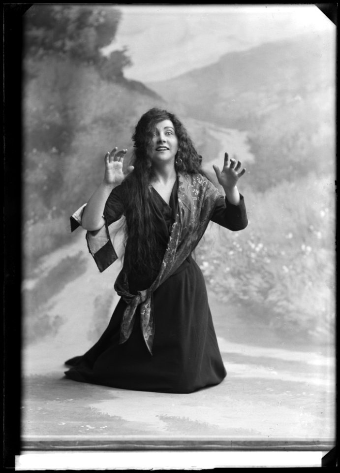 Lilly Walleni as Anita in the opera Navarresiskan at Kungliga Operan 1906 - SMV - GV056