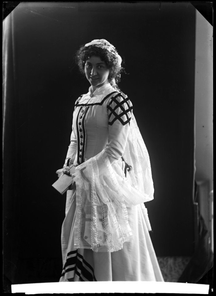 Lilly Walleni as Fiametta in the operetta Boccaccio at Östermalmsteatern 1904 - SMV - GV052