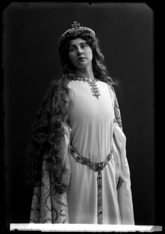 Lilly Walleni as Elisabeth in the opera Tannhäuser at Kungliga Operan 1906 - SMV - GV058
