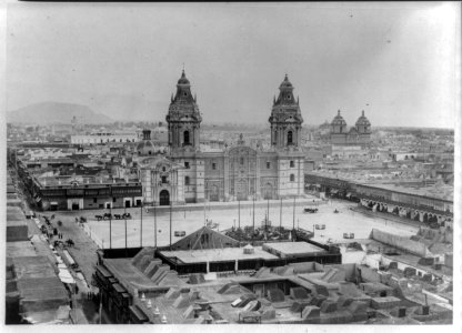 Lima. the public square. (Peru. low aerial view) LCCN2006679752