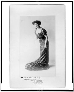 Lina Cavalieri, full-length portrait, standing, facing slightly left LCCN94511815