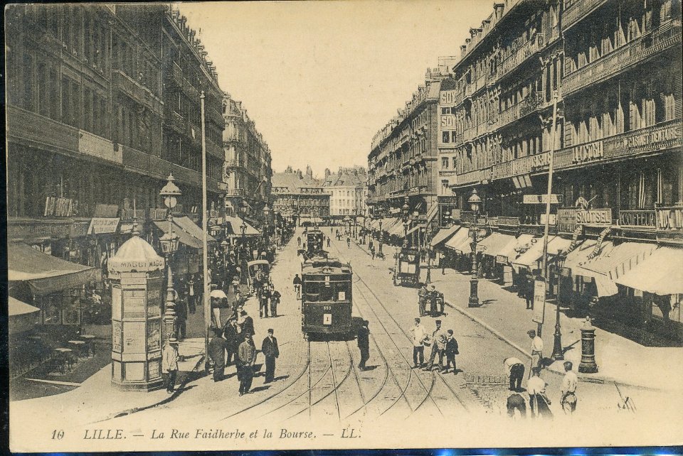 Lille - 10 - Rue Faidherbe et la Bourse