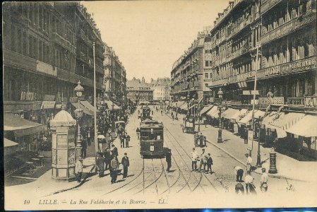 Lille - 10 - Rue Faidherbe et la Bourse