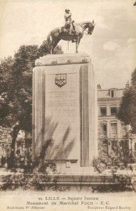 Lille - 22 - Square Jussieu - Monument Foch