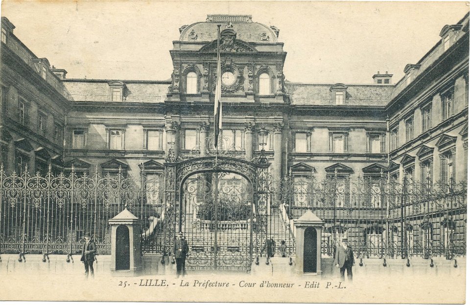 Lille - 25 - La Prefecture Cour d'Honneur