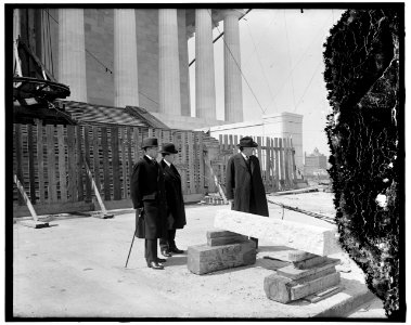 Lincoln Memorial LOC hec.13952