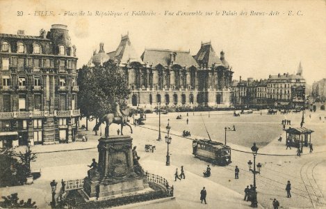 Lille - 39 - Place de la Republique et Faidherbe photo