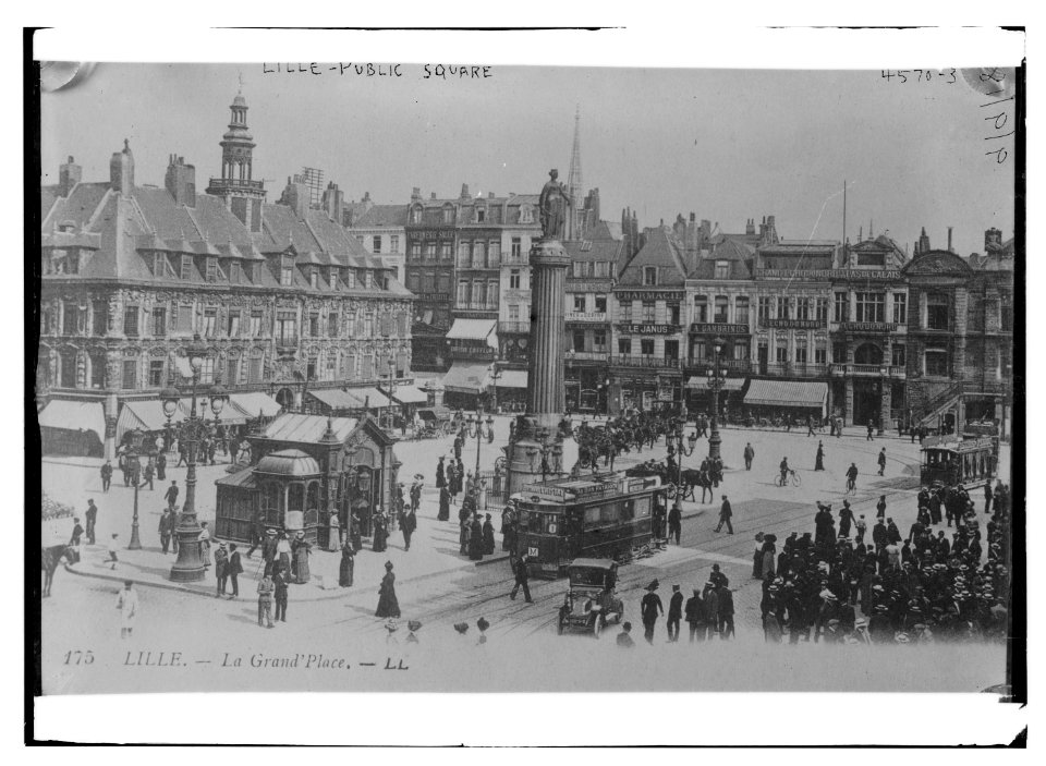 Lille - Public Square LCCN2014706879