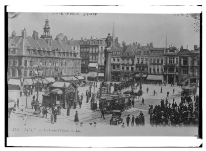 Lille - Public Square LCCN2014706879