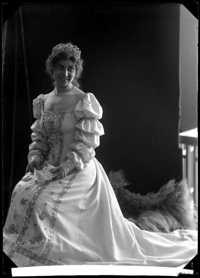 Lilly Walleni as Fiametta in the operetta Boccaccio at Östermalmsteatern 1904 - SMV - GV051