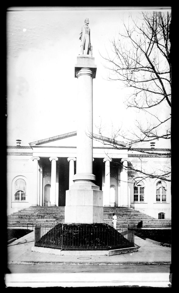 Lincoln Statue (...) House LOC npcc.00103