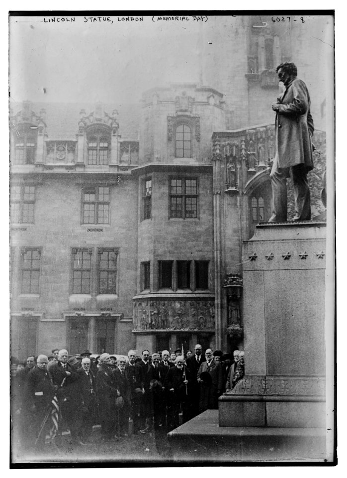 Lincoln Statue, London (Memorial Day) LCCN2014716243