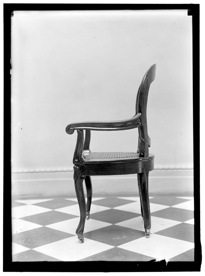 LINCOLN, ABRAHAM. HIS CHAIR LCCN2016865088