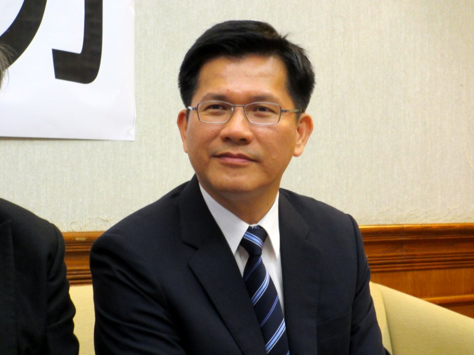 Lin Chia-lung from VOA (1)