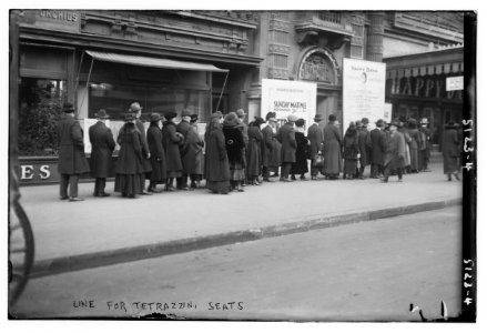 Line for Tetrazzini seats LCCN2014710182