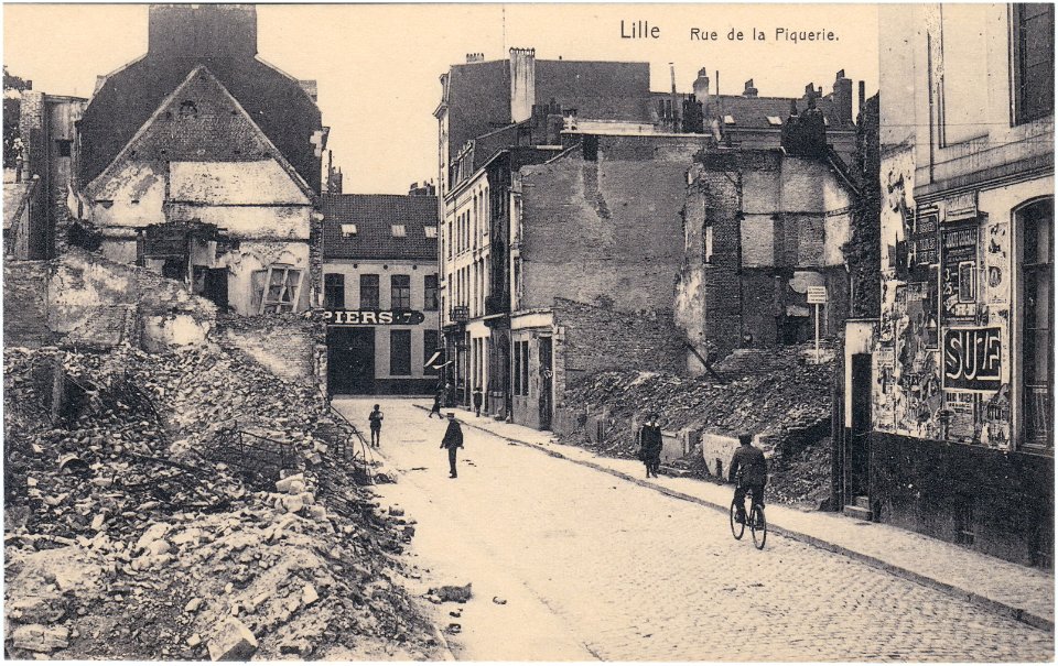 Lille — Rue de la Piquerie après le siège de Lille d'octobre 1914