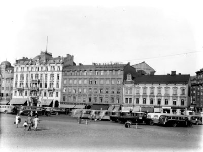 Linja-autoja Rautatientorilla - N3843 (hkm.HKMS000005-km0037gs)