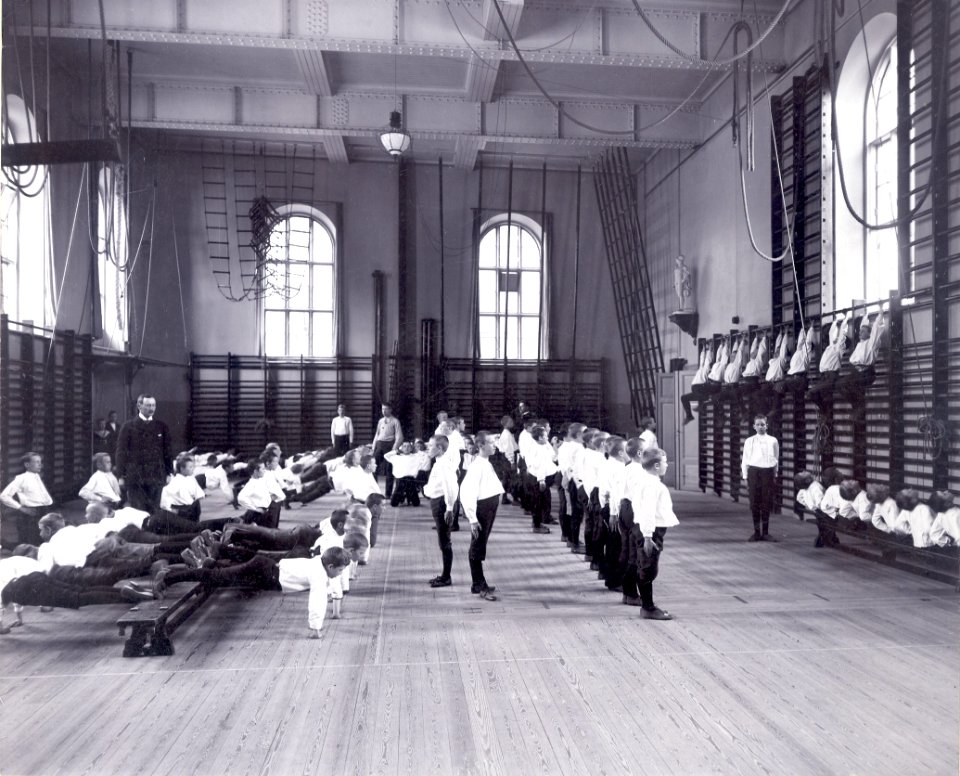 Linggymnastik Gymnastiska Centralinstitutet Stockholm pojkar ca 1900, gih011