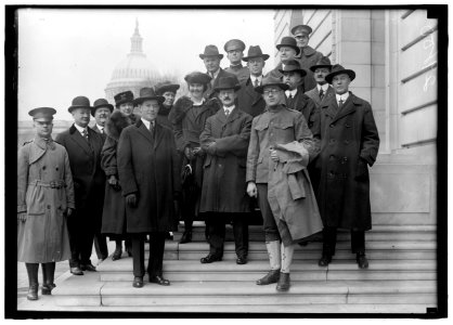 LINN, SGT. W.A. RIGHT FRONT; WITH REP. J. HAMPTON MOORE, CENTER; GEORGE O'CONNOR, LEFT CENTER FRONT; AND OTHERS ON STEPS OF H.O.B. LCCN2016869562