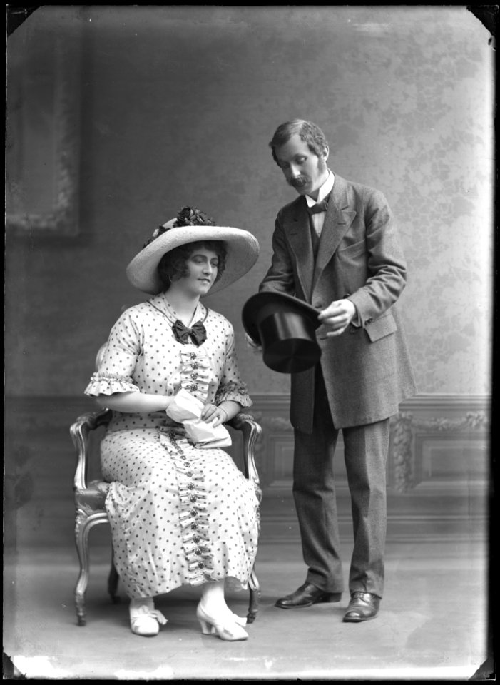 Lilly Jaeger and Gunnar Malmberg in Domarens hatt at Lilla teatern 1913 - SMV - NM006