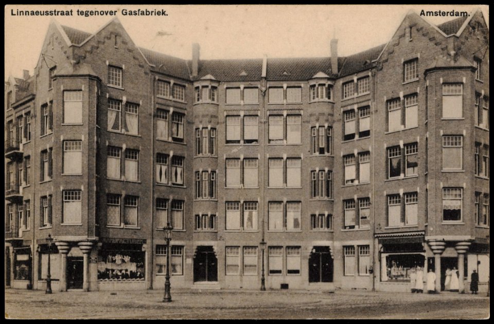 Linnaeusstraat hoek Pretoriusstraat. Uitgave H. Gregorius, 2e van Swindenstraat 7, Amsterdam, Afb PRKBB00355000012